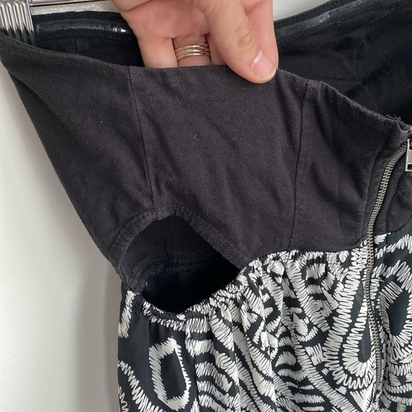 Strapless flowing dress with cut outs - Picture 3 of 5